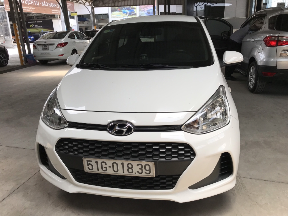 Bán Hyundai Grand i10 1.2MT HB bass màu trắng số sàn sản xuất 2017 biển Sài Gòn đi 30.000km
