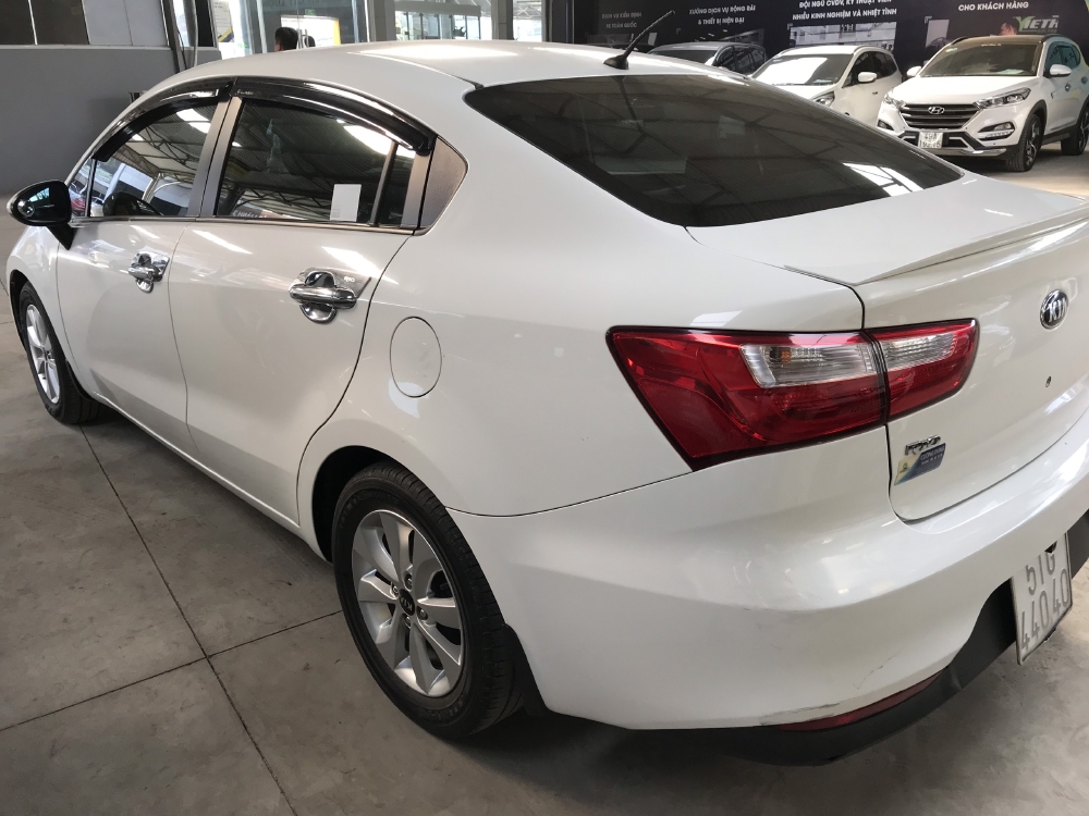 Bán Kia Rio 1.4MT sedan màu trắng số sàn nhập Hàn Quốc 2017 biển SG đi 51000km
