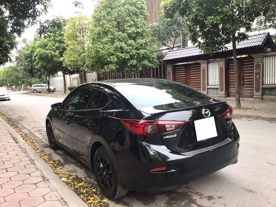 kẹt tiền bán Mazda3, sản xuất 2017, số tự động, màu đen, gia đình ít dùng