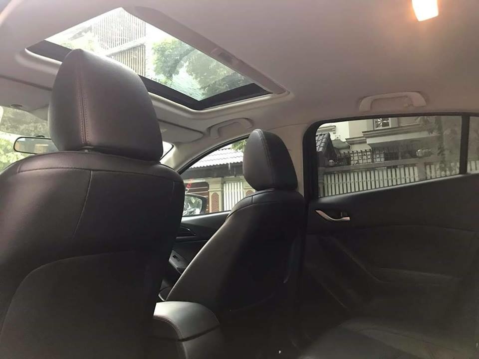 kẹt tiền bán Mazda3, sản xuất 2017, số tự động, màu đen, gia đình ít dùng