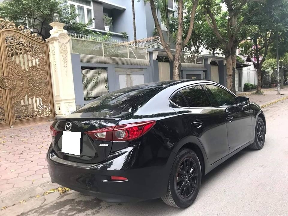 kẹt tiền bán Mazda3, sản xuất 2017, số tự động, màu đen, gia đình ít dùng