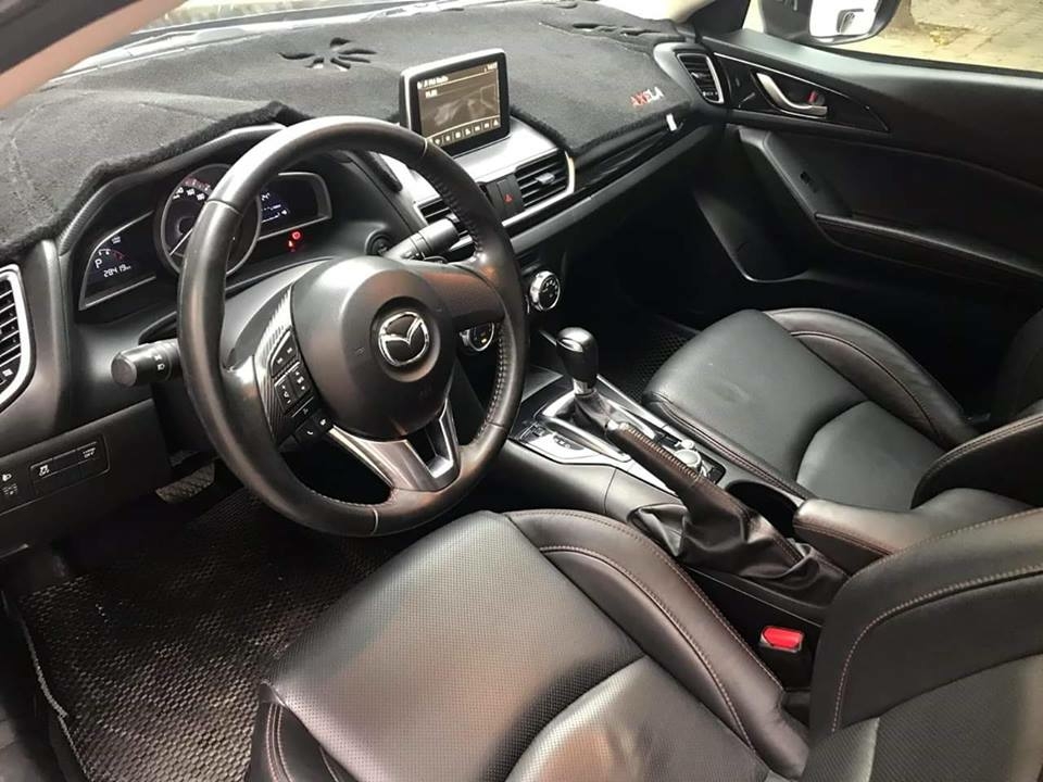 kẹt tiền bán Mazda3, sản xuất 2017, số tự động, màu đen, gia đình ít dùng