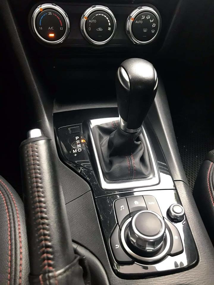 kẹt tiền bán Mazda3, sản xuất 2017, số tự động, màu đen, gia đình ít dùng