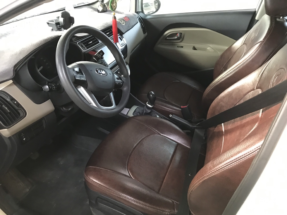 Bán Kia Rio 1.4MT sedan màu trắng số sàn nhập Hàn Quốc 2017 biển SG đi 51000km