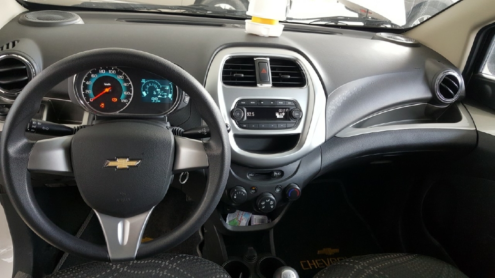 Bán Chevrolet Spark LS 1.2MT màu trắng số sàn sản xuất 2018 biển Bình Dương mẫu mới đi 6000km