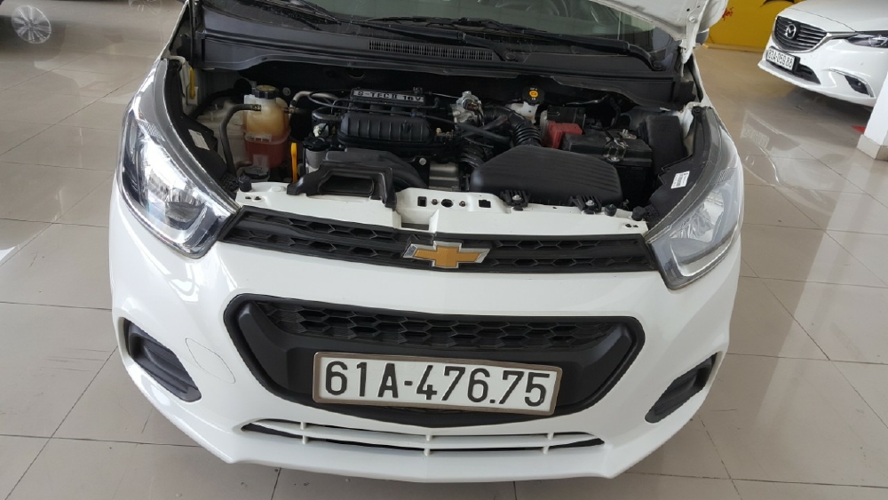 Bán Chevrolet Spark LS 1.2MT màu trắng số sàn sản xuất 2018 biển Bình Dương mẫu mới đi 6000km