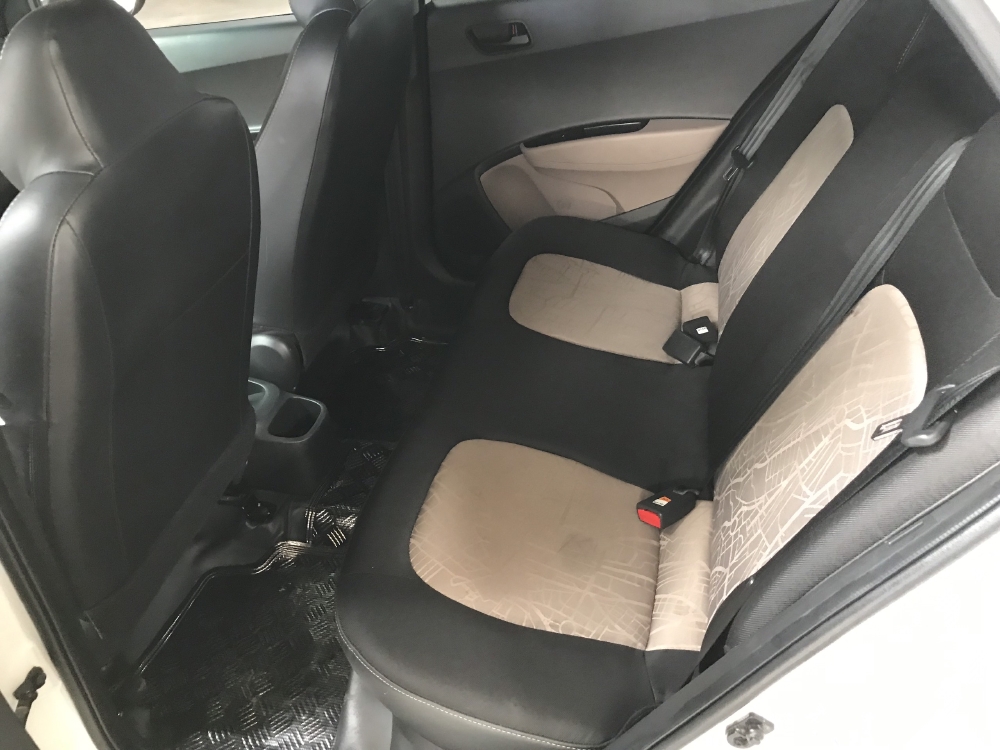 Bán Hyundai Grand i10 1.2MT HB bass màu trắng số sàn sản xuất 2017 biển Sài Gòn đi 30.000km