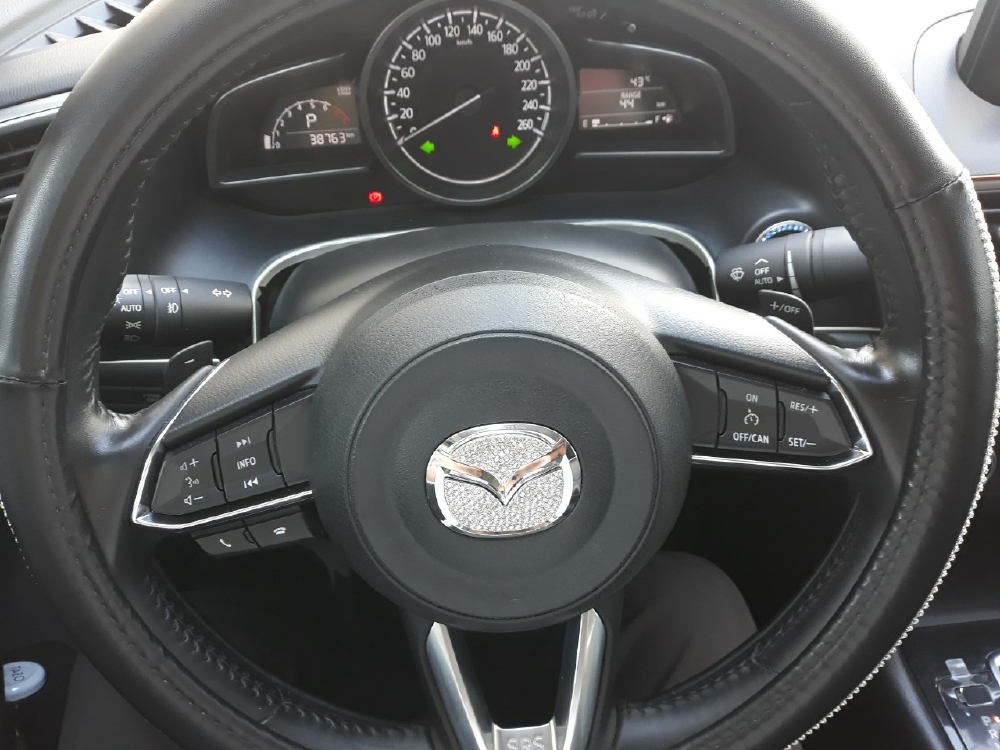 Bán Mazda 3 sedan 1.5AT Facelift màu xám xanh số tự động sản xuất cuối 2017 biển tỉnh đi 38000km