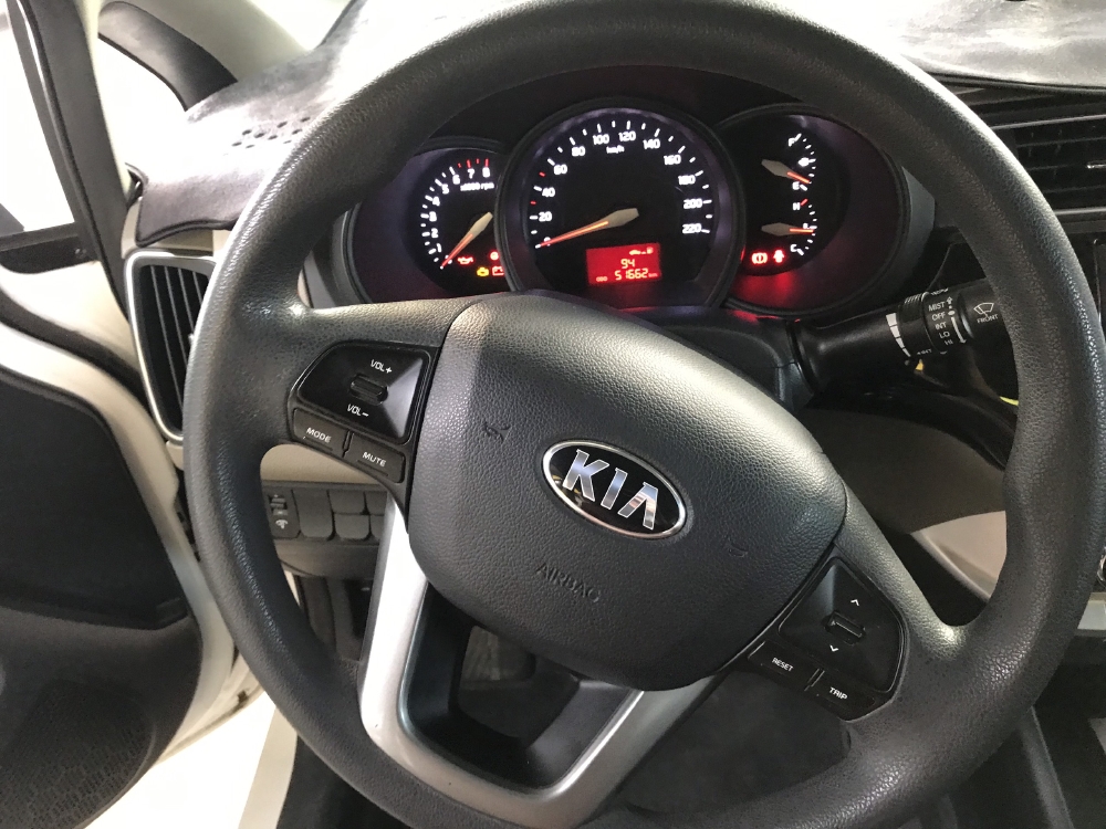 Bán Kia Rio 1.4MT sedan màu trắng số sàn nhập Hàn Quốc 2017 biển SG đi 51000km