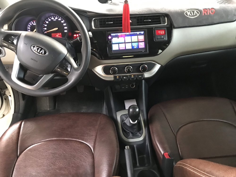 Bán Kia Rio 1.4MT sedan màu trắng số sàn nhập Hàn Quốc 2017 biển SG đi 51000km