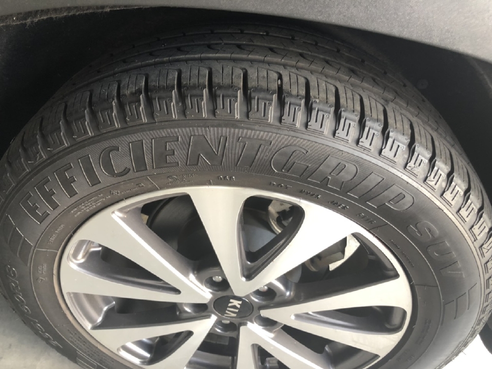 Bán Kia New Sorento GATH 2.4AT màu đen VIP máy xăng số tự động sản xuất 2015 bản full options