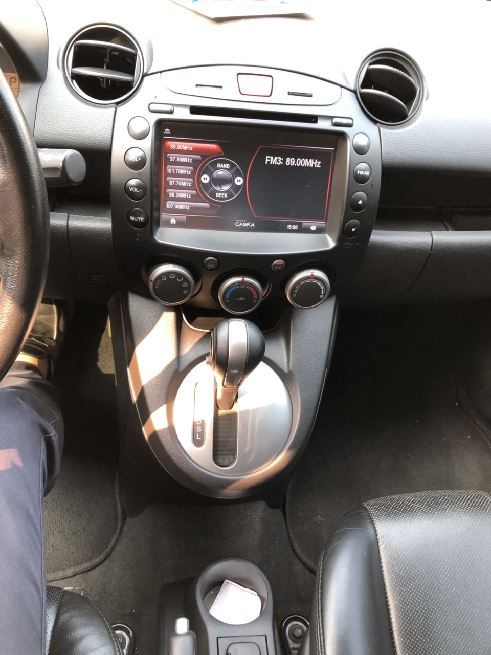Bán Mazda 2s HB 1.5AT màu đỏ số tự động sản xuất cuối 2014 biển Sài Gòn 1 chủ đi 45000km