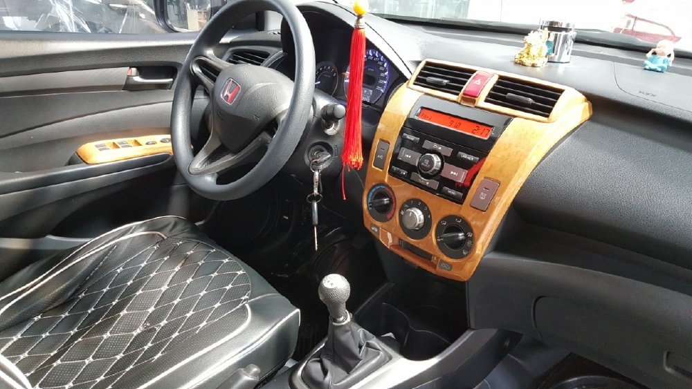 Bán Honda City 1.5MT màu trắng số sàn sản xuất 2013 / 2014 một đời chủ