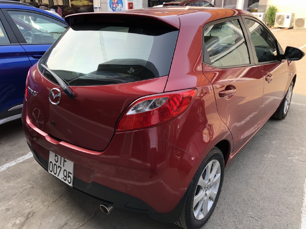 Bán Mazda 2s HB 1.5AT màu đỏ số tự động sản xuất cuối 2014 biển Sài Gòn 1 chủ đi 45000km