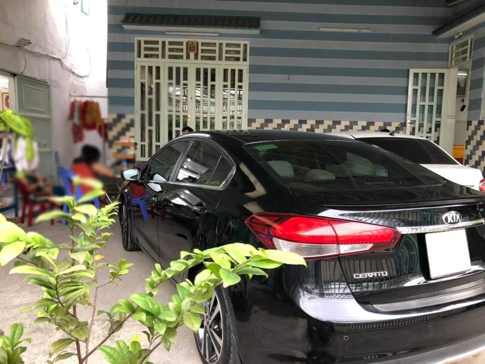 Bán Kia Cerato 9/2018 tự động, màu đen, bản 2.0 full option còn mới tinh