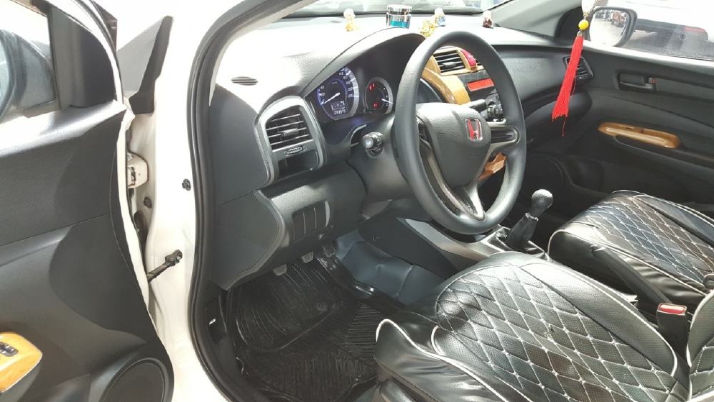 Bán Honda City 1.5MT màu trắng số sàn sản xuất 2013 / 2014 một đời chủ