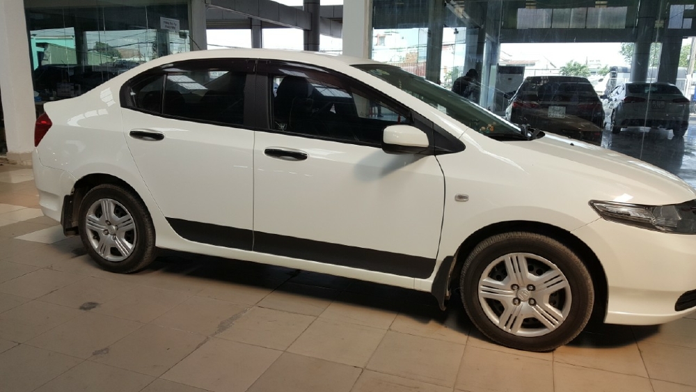 Bán Honda City 1.5MT màu trắng số sàn sản xuất 2013 / 2014 một đời chủ
