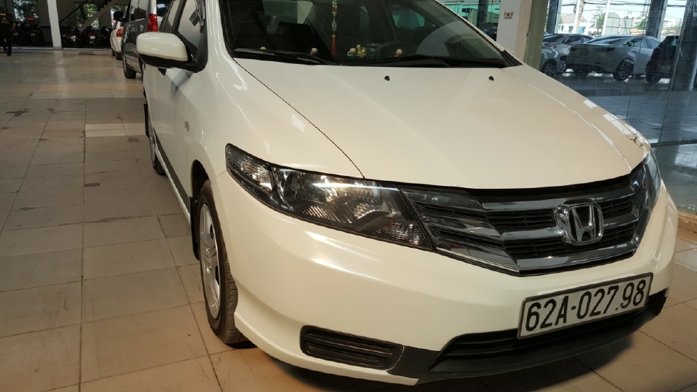 Bán Honda City 1.5MT màu trắng số sàn sản xuất 2013 / 2014 một đời chủ
