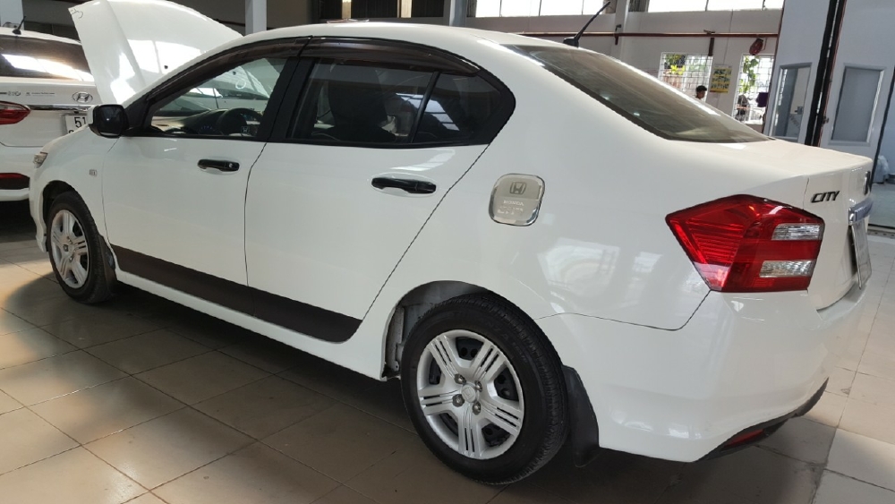 Bán Honda City 1.5MT màu trắng số sàn sản xuất 2013 / 2014 một đời chủ