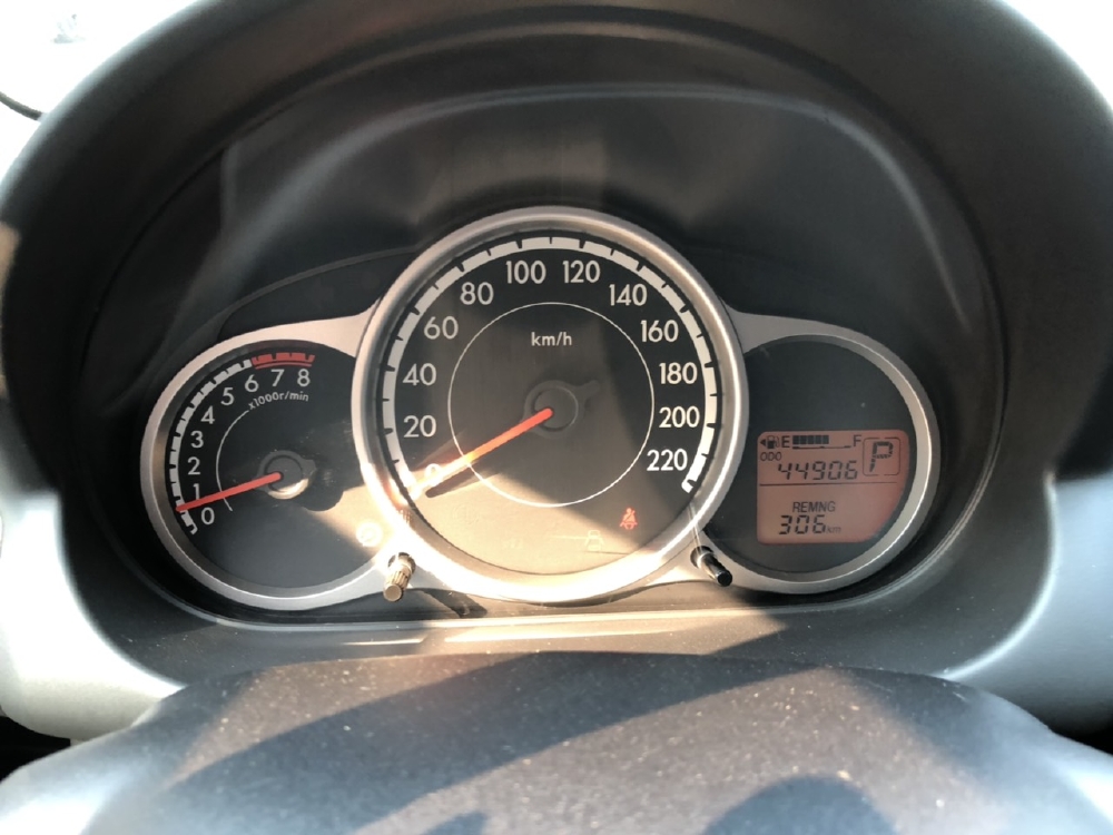 Bán Mazda 2s HB 1.5AT màu đỏ số tự động sản xuất cuối 2014 biển Sài Gòn 1 chủ đi 45000km