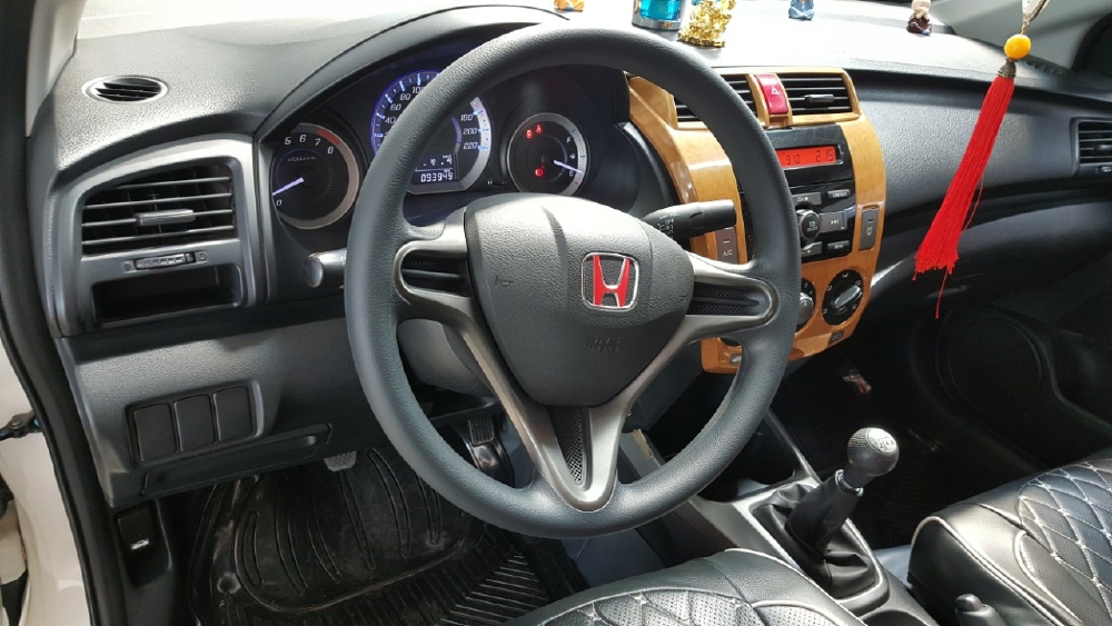 Bán Honda City 1.5MT màu trắng số sàn sản xuất 2013 / 2014 một đời chủ