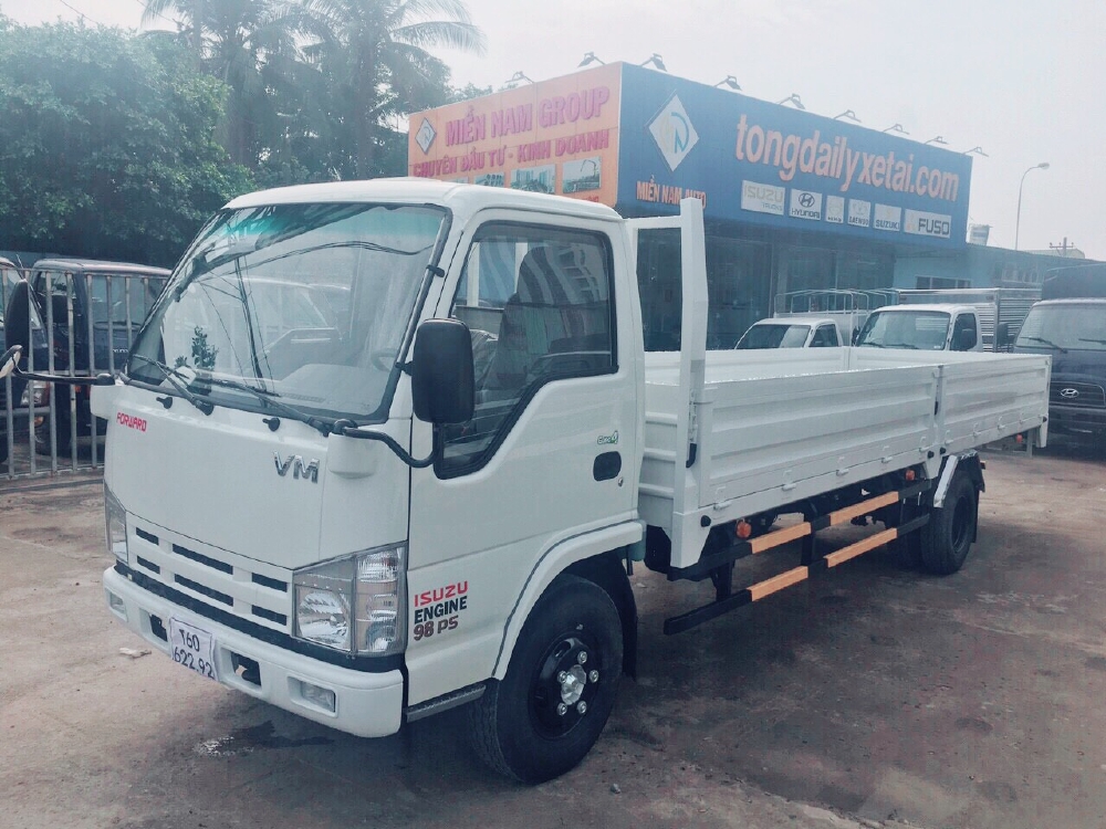 Xe tải ISUZU VM tải 1.9 tấn thùng lững dài 6.2m - Trả Góp