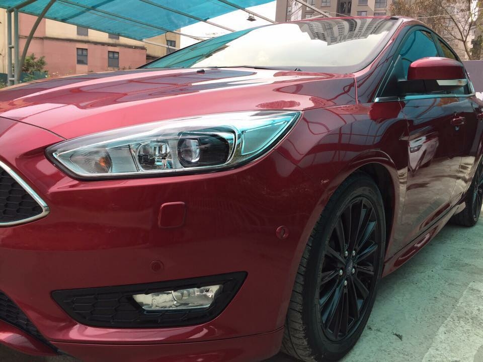 Cần tiền bán xe Focus 2017, Bản S 1.5, số tự động, màu đỏ còn mới tinh.