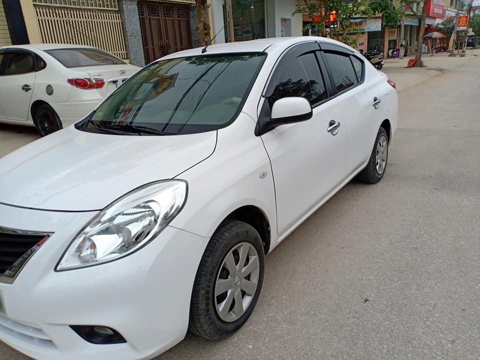 Bán Nissan Sunny 2017 màu trắng số sàn xe rất đẹp