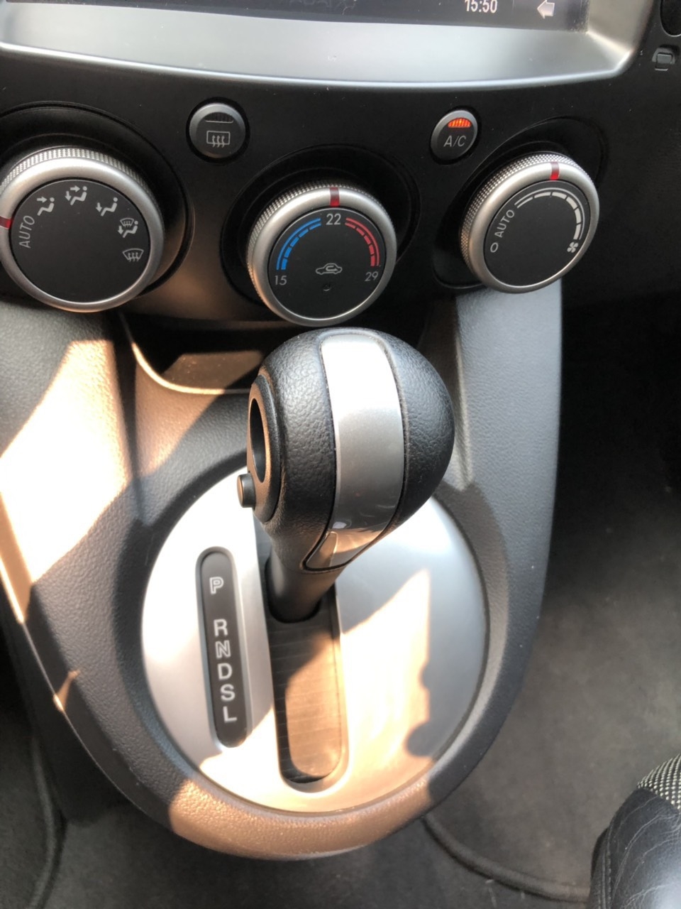 Bán Mazda 2 2014, màu đỏ, đúng chất lướt, biển TP, giá TL, hổ trợ góp