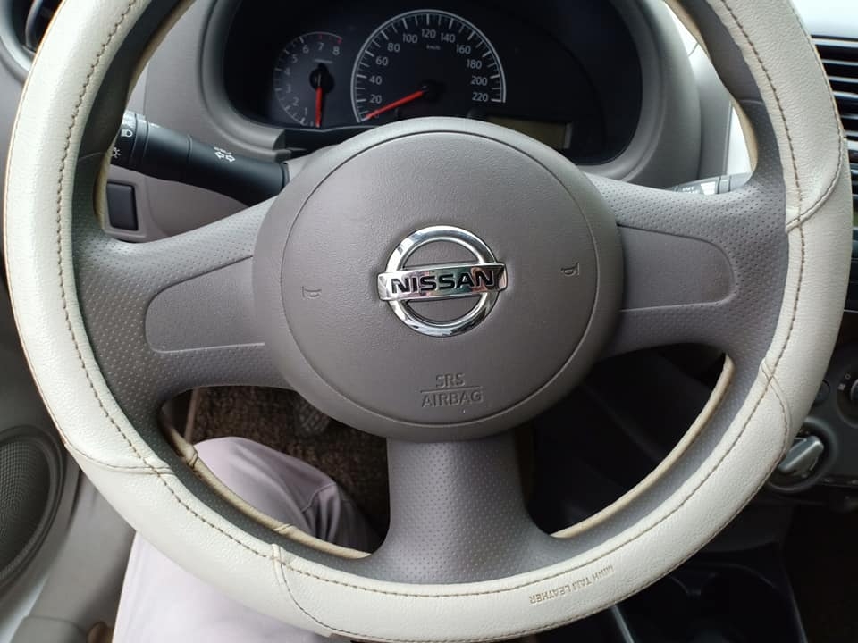 Bán Nissan Sunny 2017 màu trắng số sàn xe rất đẹp