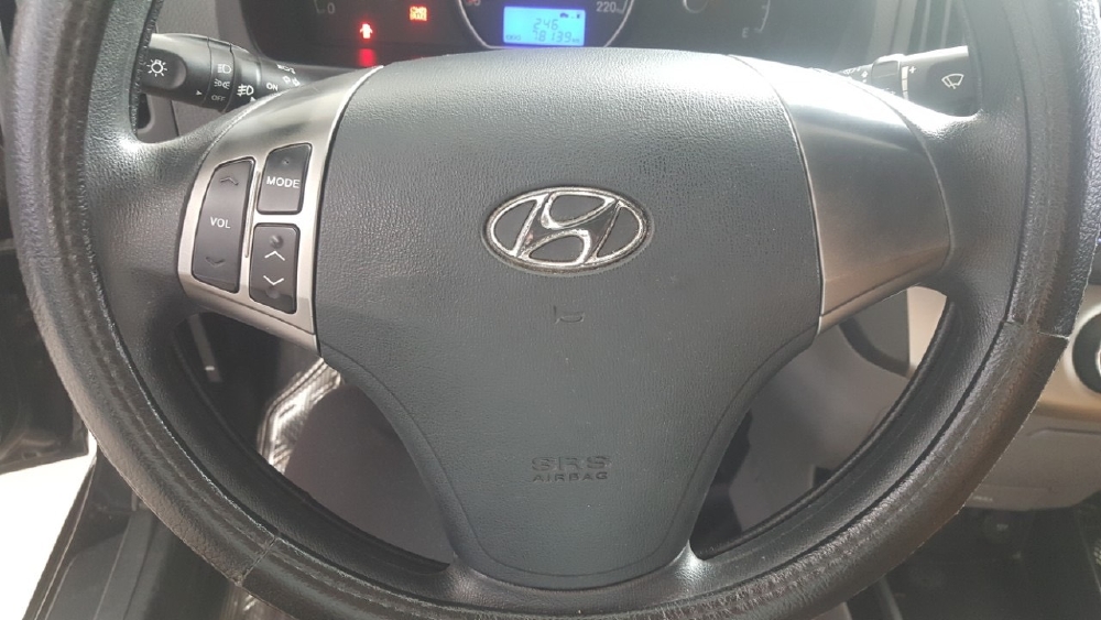 Bán Avante 1.6MT 2014, màu đen, đúng chất, giá TL, hổ trợ góp