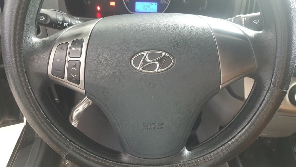 Bán Hyundai Avante 1.6MT màu đen VIP số sàn sản xuất 2014 một chủ đi 78000km