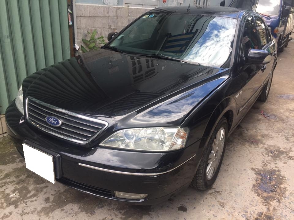 Cần bán xe Mondeo 2003, số tự động màu đen, gia đình sử dụng kỷ nên còn rất mới