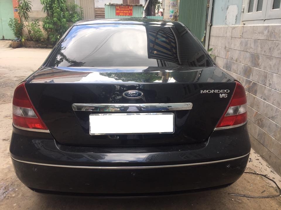 Cần bán xe Mondeo 2003, số tự động màu đen, gia đình sử dụng kỷ nên còn rất mới
