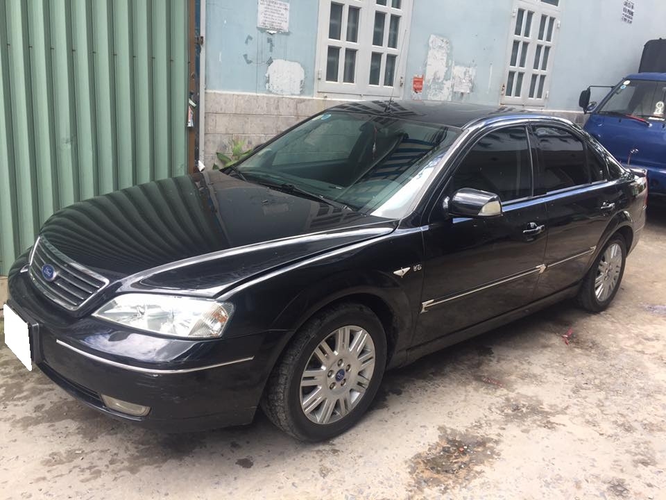 Cần bán xe Mondeo 2003, số tự động màu đen, gia đình sử dụng kỷ nên còn rất mới