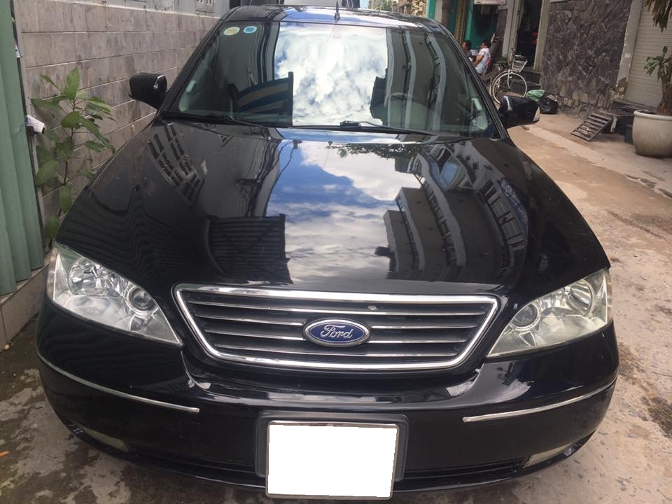 Cần bán xe Mondeo 2003, số tự động màu đen, gia đình sử dụng kỷ nên còn rất mới