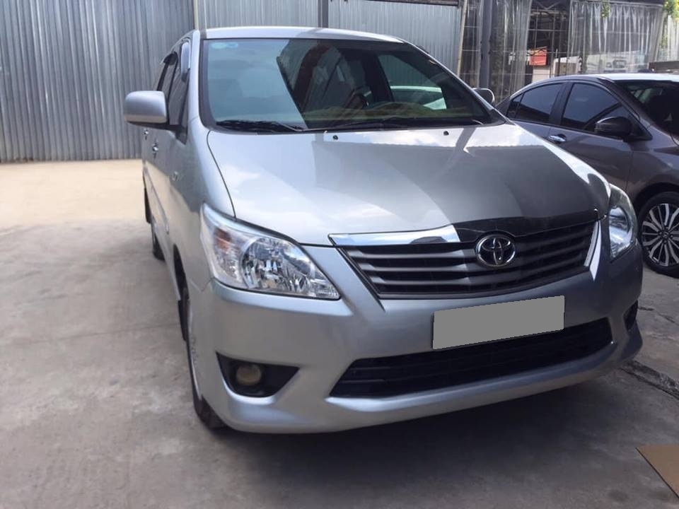 Bán Innova 2013 màu bạc số sàn xe đi kỹ, sử dụng gia đình.