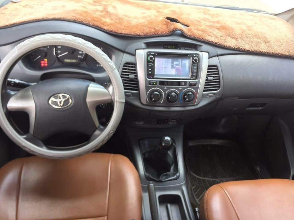 Bán Innova 2013 màu bạc số sàn xe đi kỹ, sử dụng gia đình.