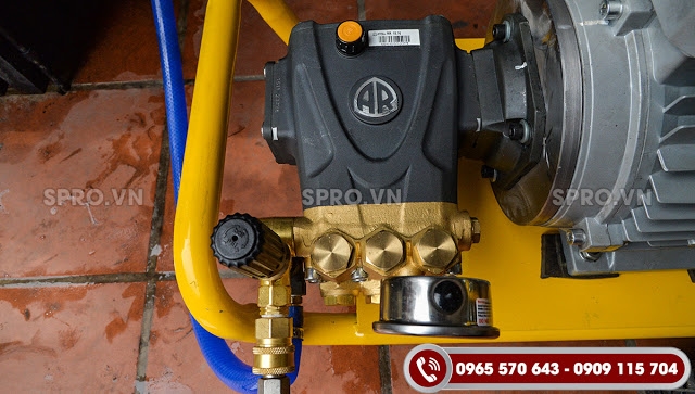 Máy phun rửa xe áp lực cao URALI AR U55-1816