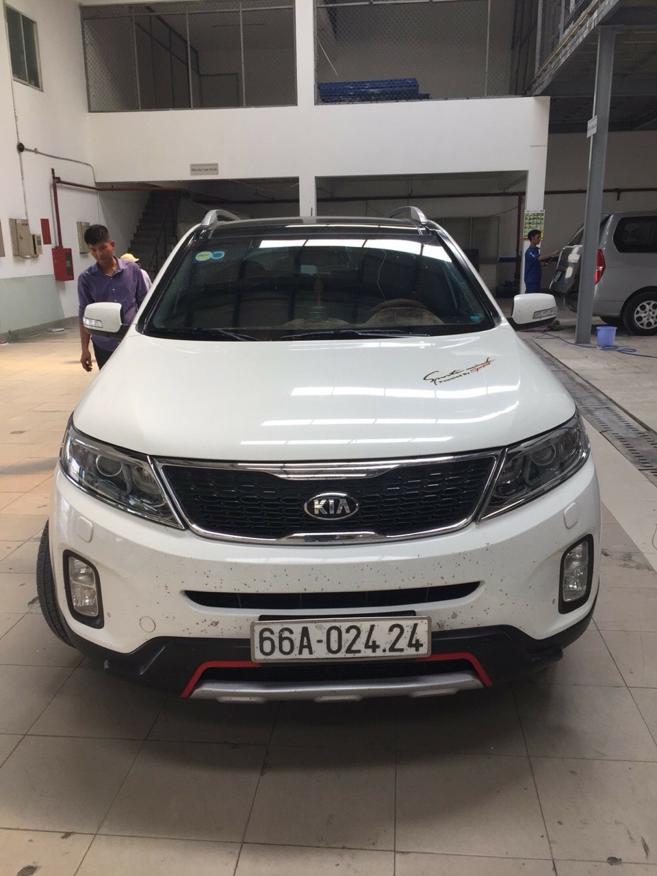 Bán Kia New Sorento GATH 2.4AT màu trắng camay máy xăng số tự động sản xuất 2015 bản full options