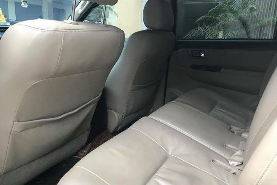 Cần bán xe Fortuner 2015, màu đen, số tự động đẹp ben ken. xe gia đình sử dụng