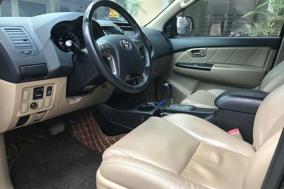 Cần bán xe Fortuner 2015, màu đen, số tự động đẹp ben ken. xe gia đình sử dụng