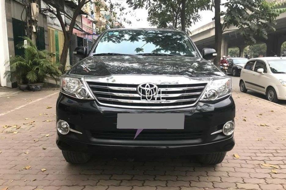 Cần bán xe Fortuner 2015, màu đen, số tự động đẹp ben ken. xe gia đình sử dụng