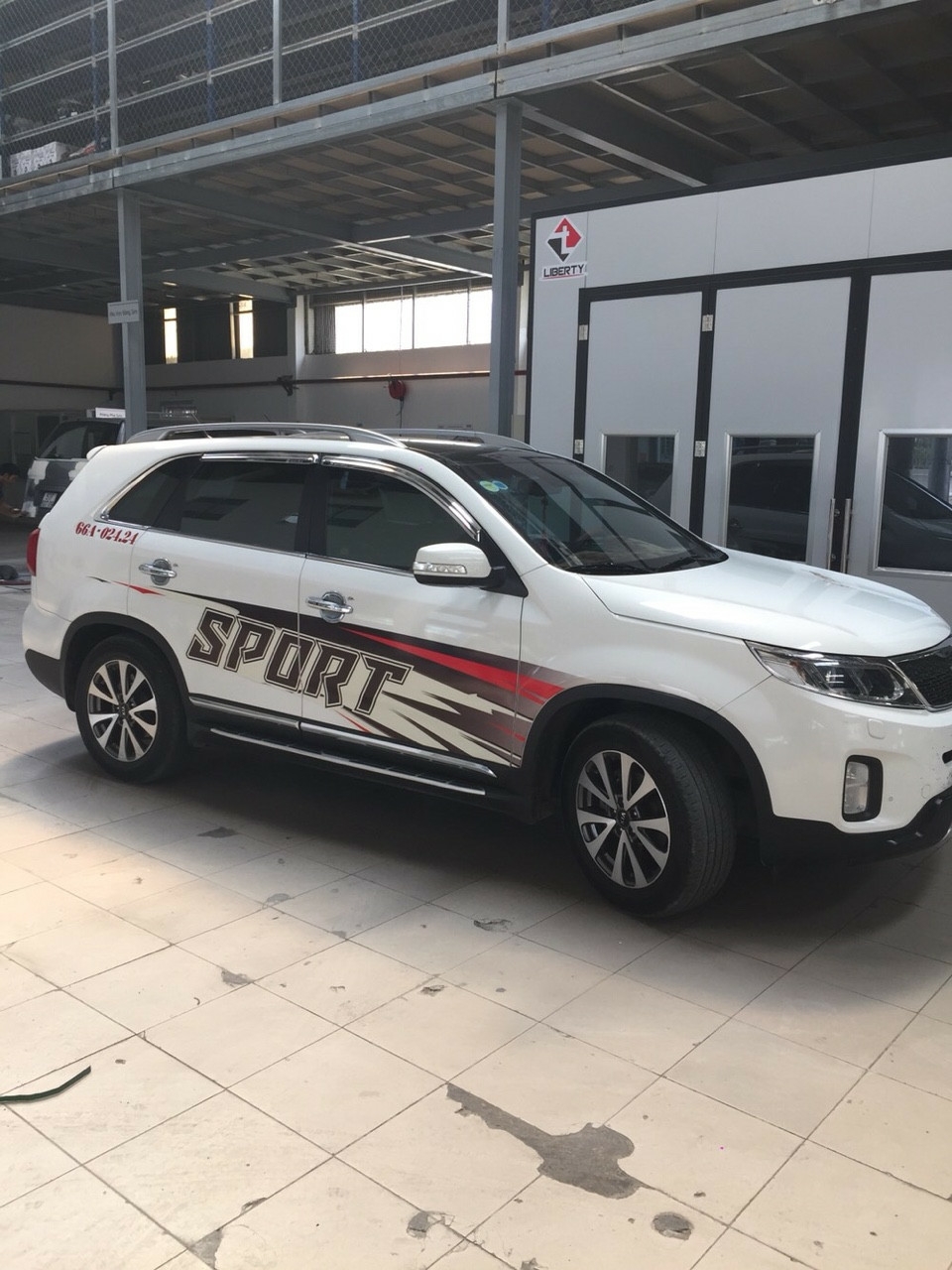 Bán Kia New Sorento GATH 2.4AT màu trắng camay máy xăng số tự động sản xuất 2015 bản full options