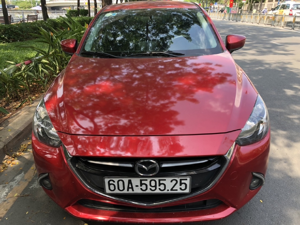 Bán Mazda 2 sedan 1.5AT màu đỏ số tự động sản xuất 2016 biển Đồng Nai đi 42000km