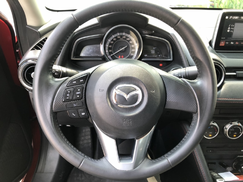 Bán Mazda 2 sedan 1.5AT màu đỏ số tự động sản xuất 2016 biển Đồng Nai đi 42000km
