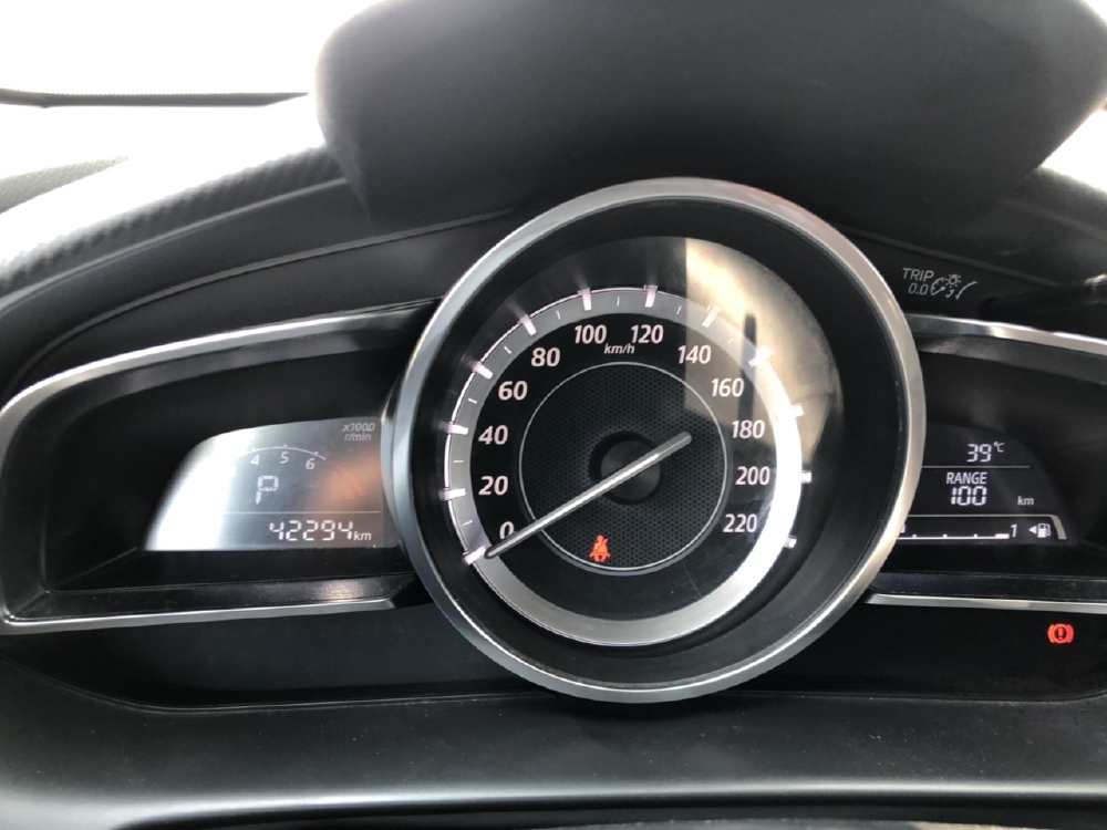 Bán Mazda 2 sedan 1.5AT màu đỏ số tự động sản xuất 2016 biển Đồng Nai đi 42000km