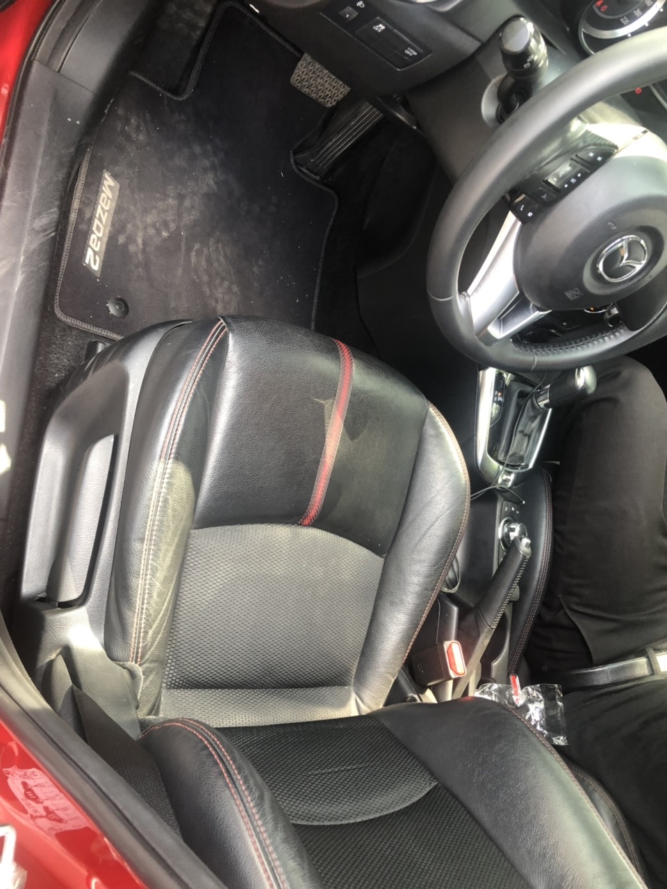 Bán Mazda 2 sedan 1.5AT màu đỏ số tự động sản xuất 2016 biển Đồng Nai đi 42000km