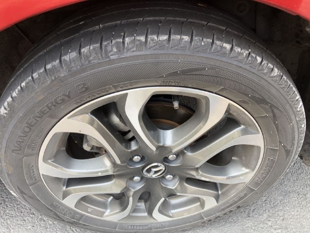 Bán Mazda 2 sedan 1.5AT màu đỏ số tự động sản xuất 2016 biển Đồng Nai đi 42000km
