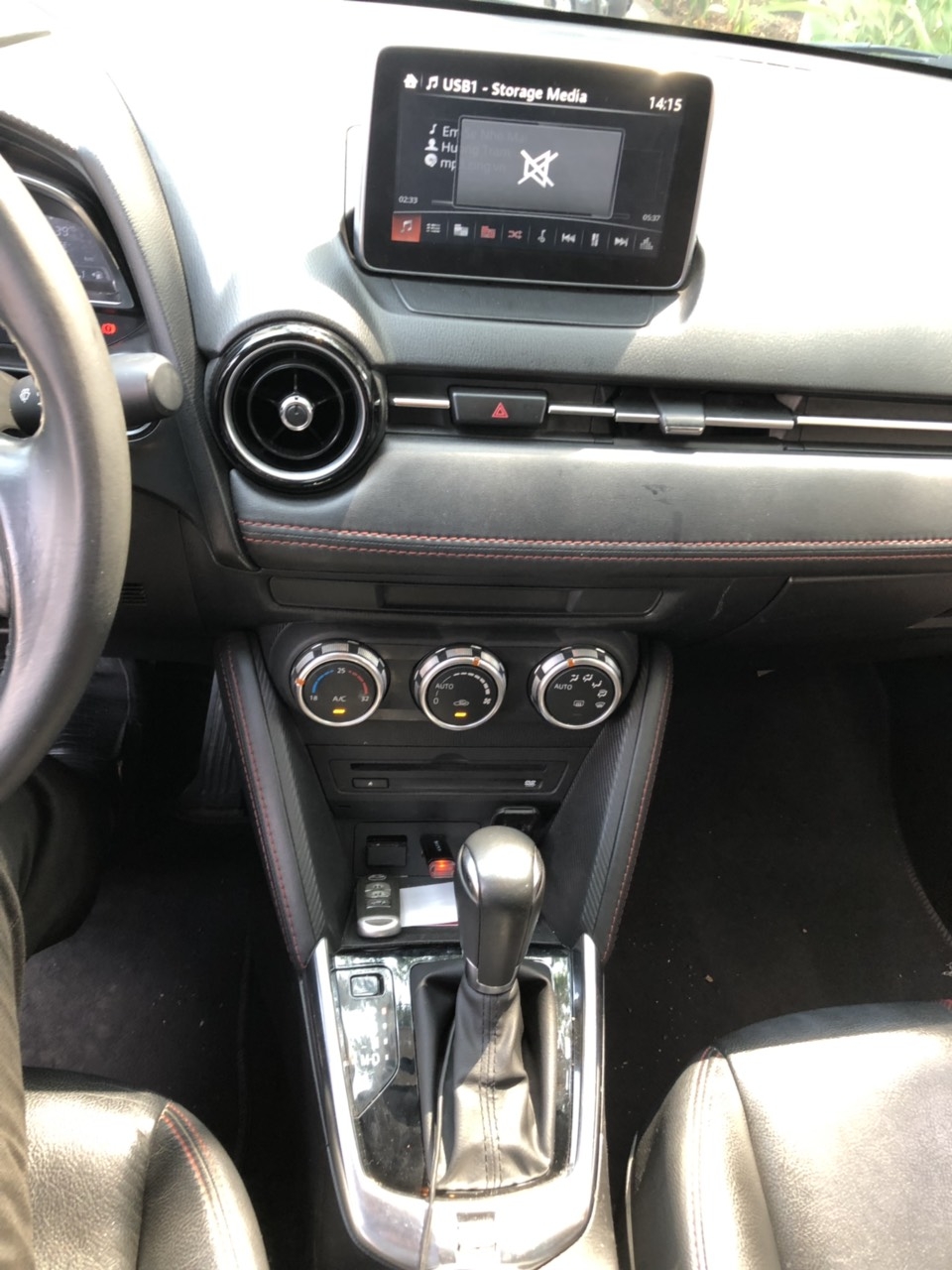 Bán Mazda 2 sedan 1.5AT màu đỏ số tự động sản xuất 2016 biển Đồng Nai đi 42000km
